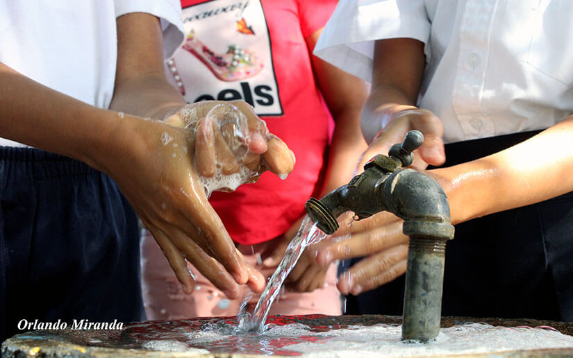 escuelas-ni&ntilde;os-lavado-manos